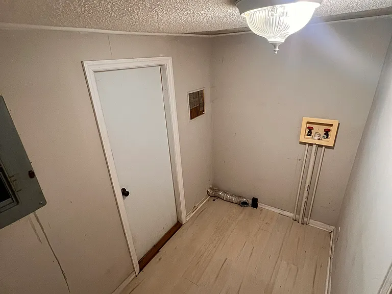 130 Rollingwood Dr — Photo 16