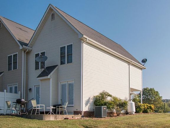 3rd image of 110 Village Ct #6