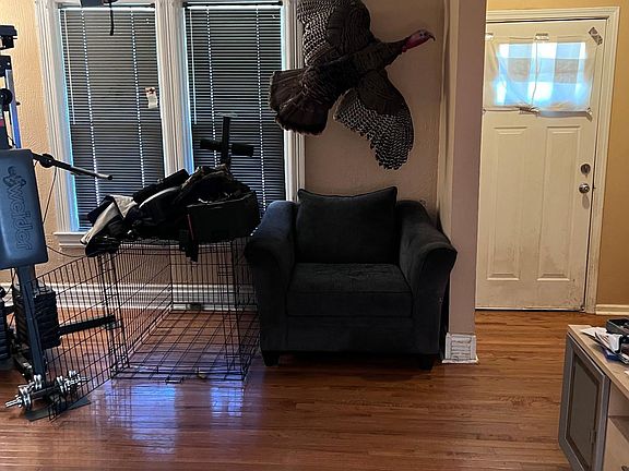 4th image of 115 Robertson St