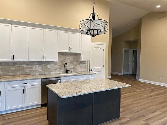 5th image of 732 Bay Hill Ct