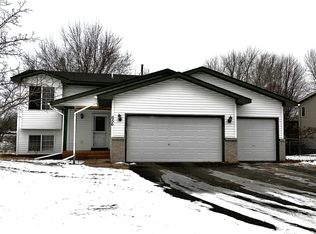 656 Joes Lake Rd SE, Cambridge, MN 55008