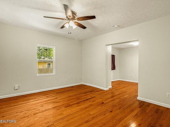 5th image of 406 Mayfield Ave