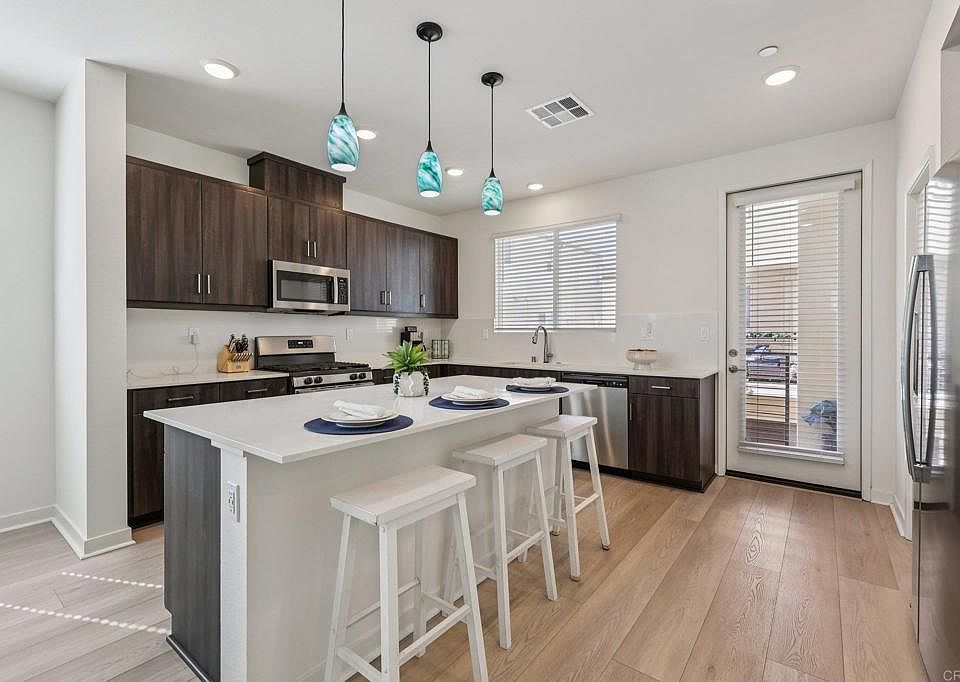 1st image of 5471 Seacliff Pl Unit 80