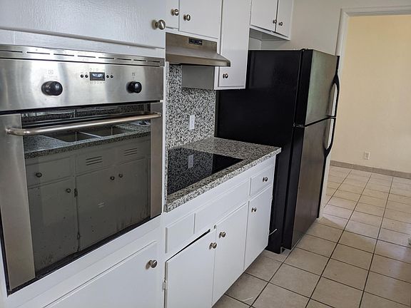 2nd image of 920 Villa Ave #1