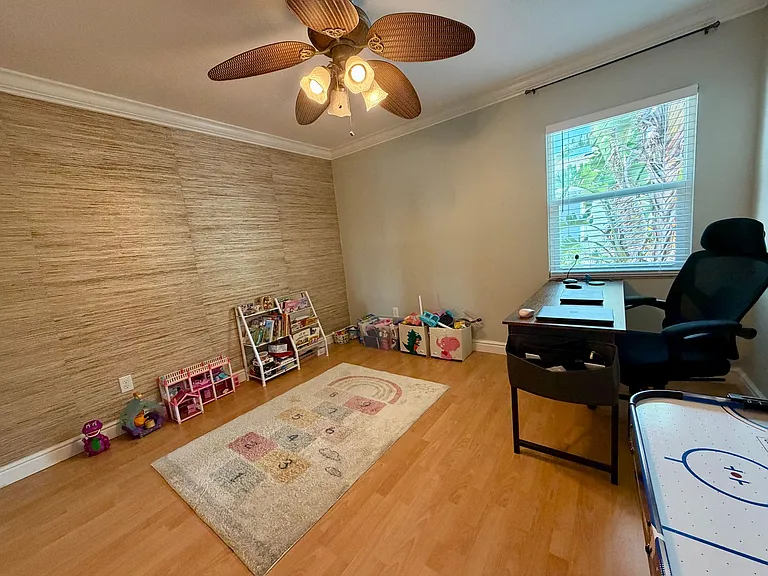 2416 W Chicago Ave — Photo 14