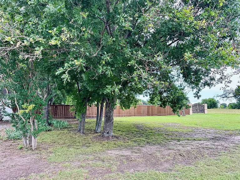 1197 FM 697 — Photo 38