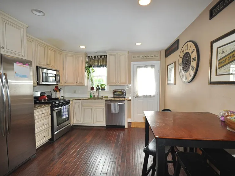 190 Baldwin St — Photo 7