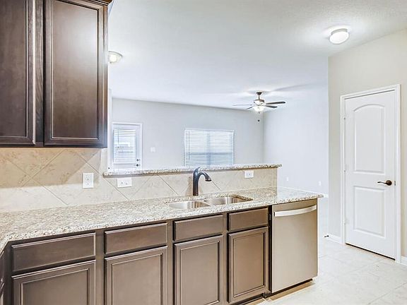 4th image of 501 Pine Cove Ln
