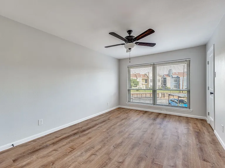 Creekside Condominumums — Photo 12