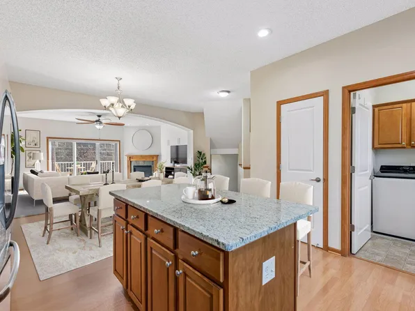 3264 Oak View Dr, Woodbury, MN 55129