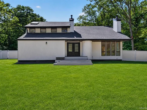 96 Chestnut Street, Mount Sinai, NY 11766