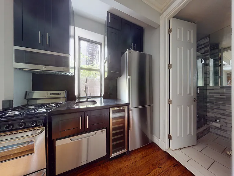52 Barrow St #1B — Photo 6