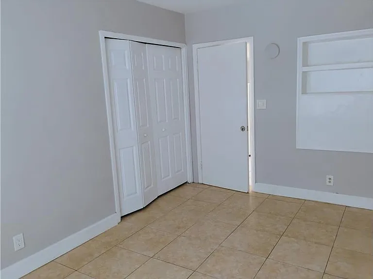 242 SE Park St #2 — Photo 5