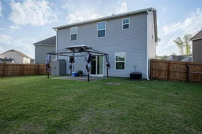 5 bed, 3.0 bath, 2335 sqft, $2,100 — Photo 3