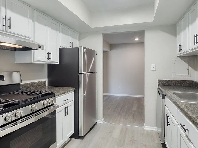 Bayville Apartments — Photo 43