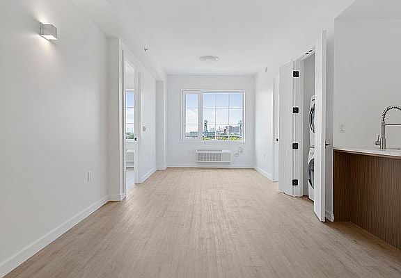 4th image of 101 Bruckner Blvd #8B