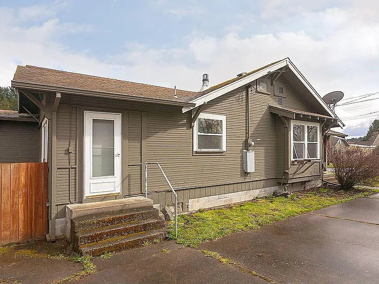 208 B St — Photo 11