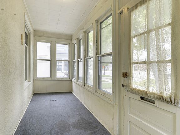 3rd image of 3957 Minnehaha Ave