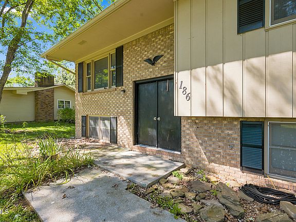 5th image of 186 Brookwood Cir