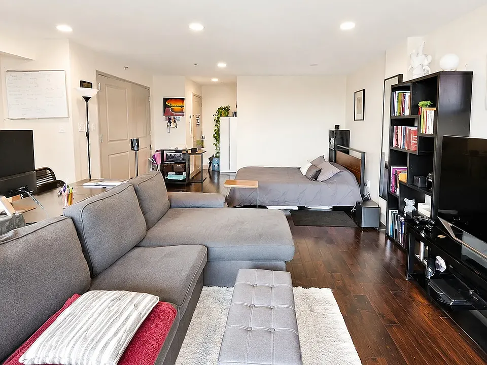 203 E 121st St #202