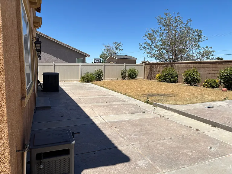 8623 Bridgeport Ave — Photo 29