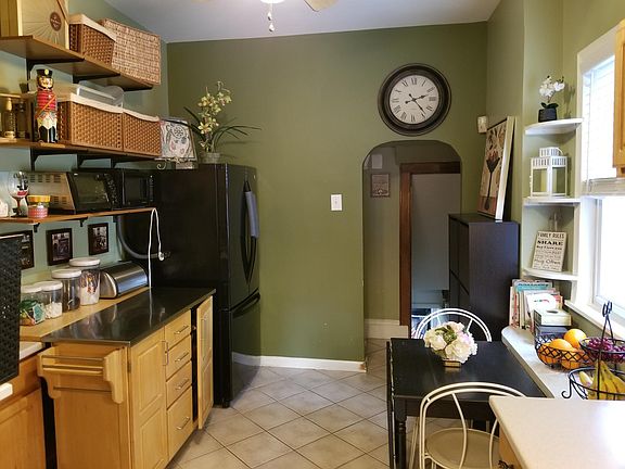 2nd image of 33 Marion Pl #1