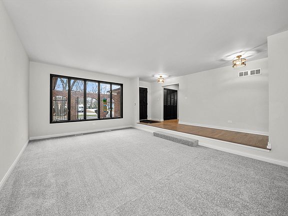 5th image of 20800 London Dr