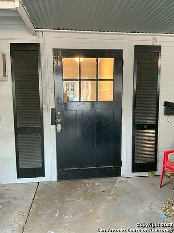 1st image of 1127 W Woodlawn Ave #5