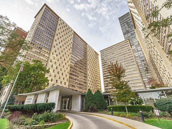 2nd image of 3950 N Lake Shore Dr APT 630