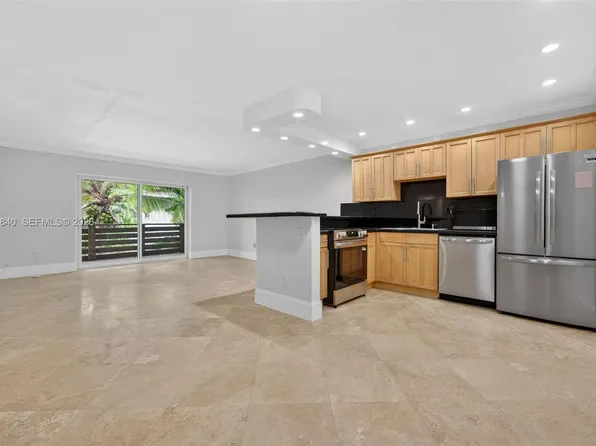 7477 SW 82nd St APT C213, Miami, FL 33143