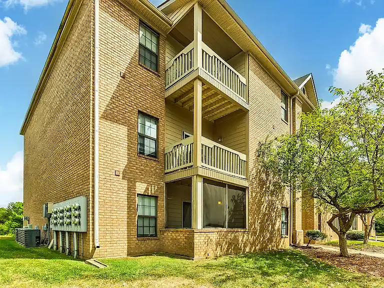 Georgetown Oaks Apartments — Photo 7