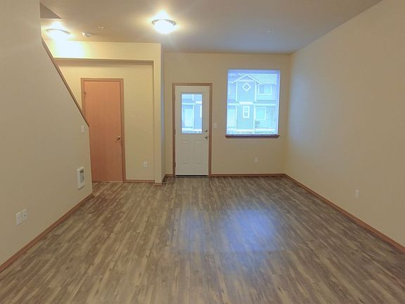 4th image of 8402 S C St #10