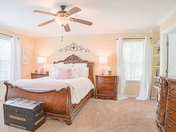 3rd image of 34 Cedarview Dr