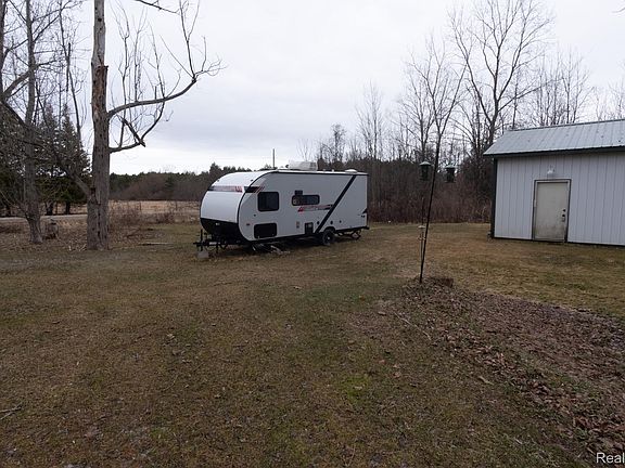 4th image of 5630 Custer Rd