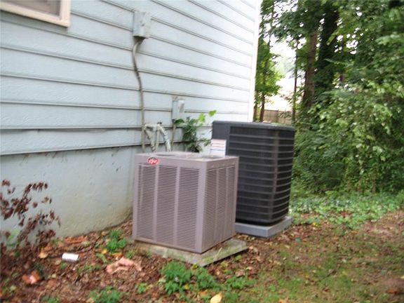4th image of 1044 Wenham Ln
