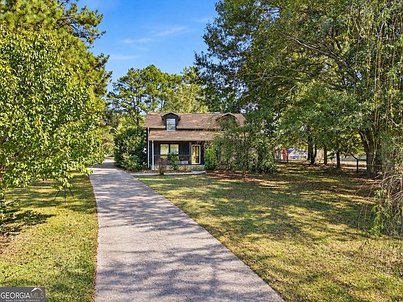 2nd image of 432 Valley Dr