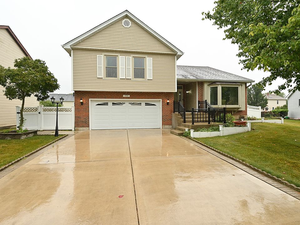 1st image of 935 Hillside Ct
