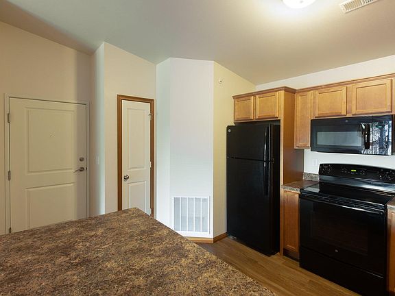 5th image of 601 Lilac St APT 10