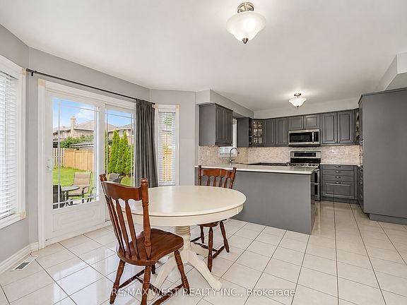3rd image of 24 Royal Valley Dr