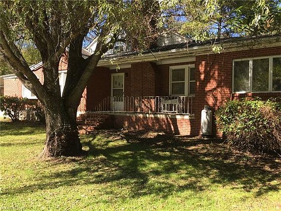 3rd image of 10 Sloan Dr