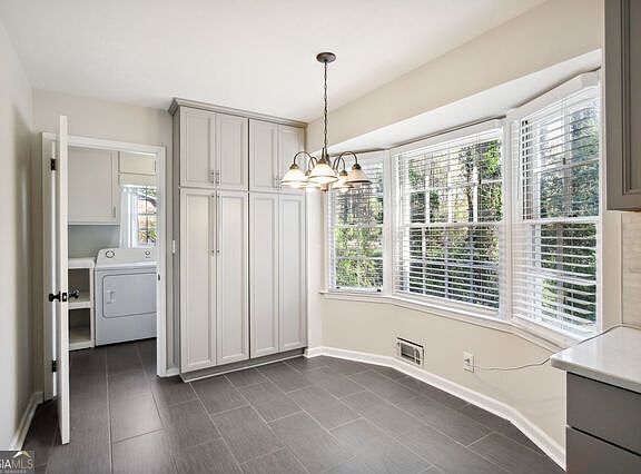 3rd image of 2208 Myra Ln