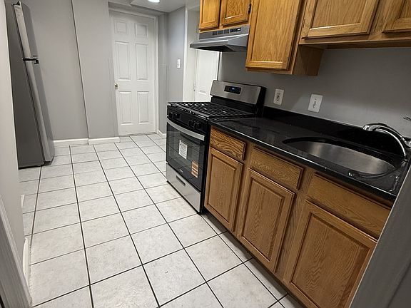 5th image of 925 N 28th St #1