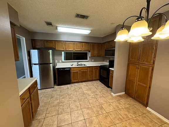 3rd image of 1807 Mesquite Cir