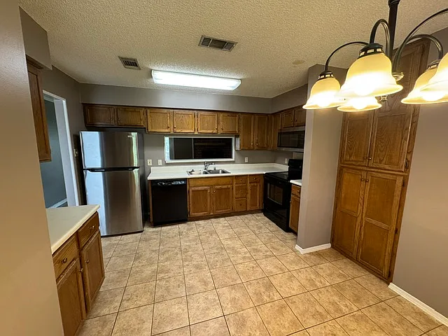 1807 Mesquite Cir — Photo 3