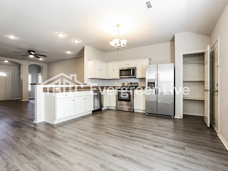 5504 Bundy Dr — Photo 6