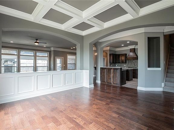 5th image of 5404 Lavender St