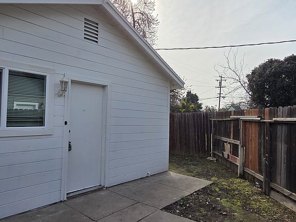 3rd image of 2076 1/2 W Euclid Ave #2070