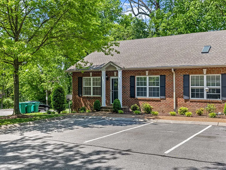 1311 Cashmere Dr — Photo 4