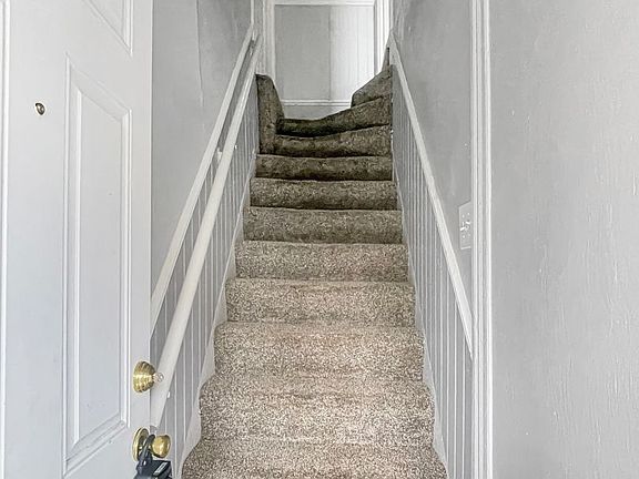 2nd image of 847 Lafayette Ave NE #2