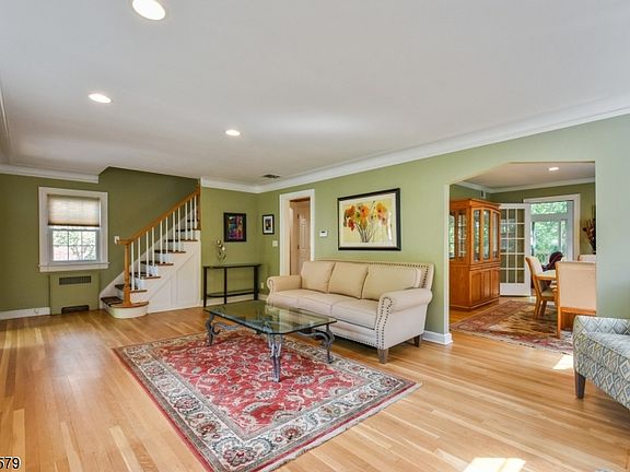 2nd image of 33 Nairn Pl
